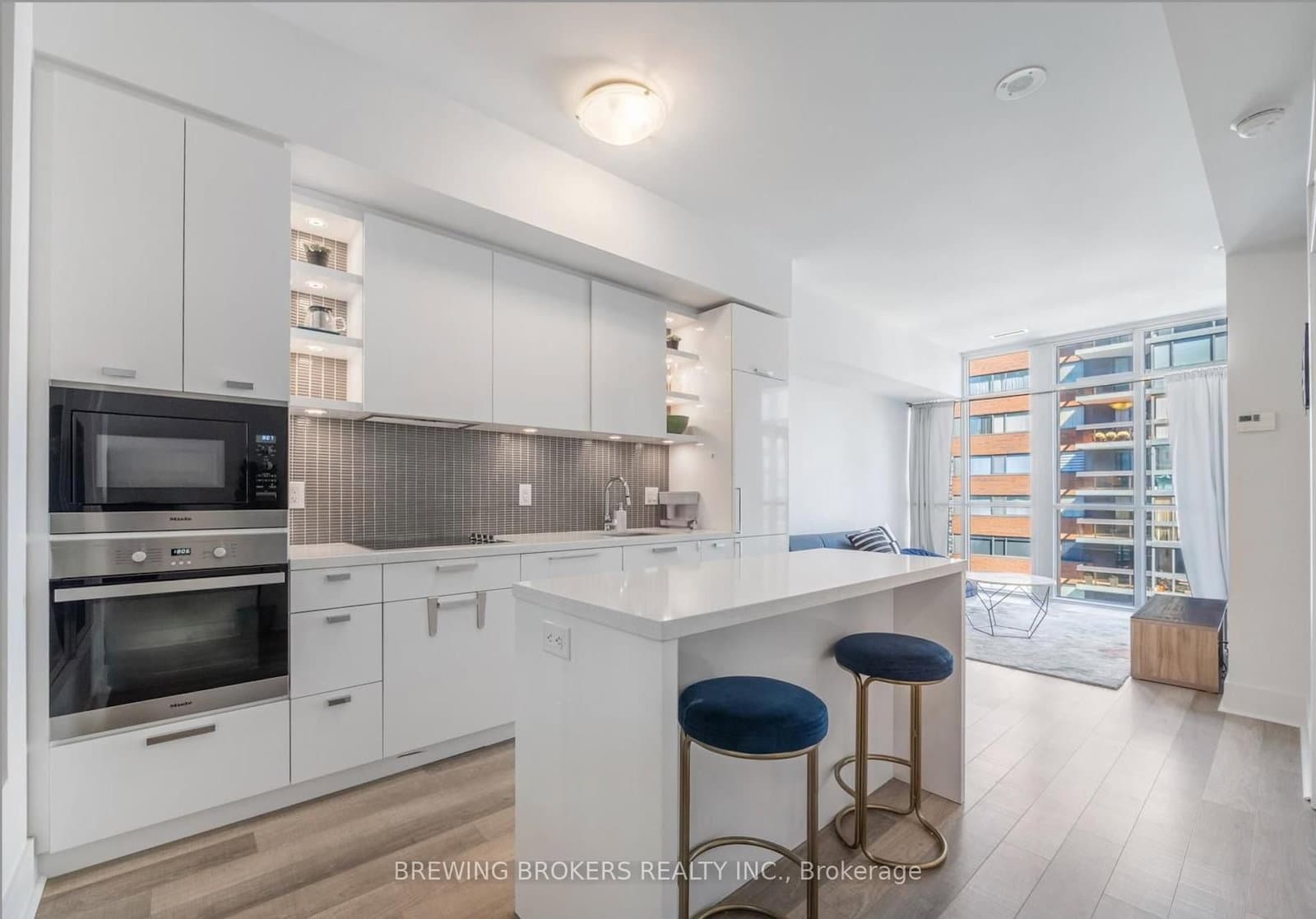 #706 - 32 Davenport Road