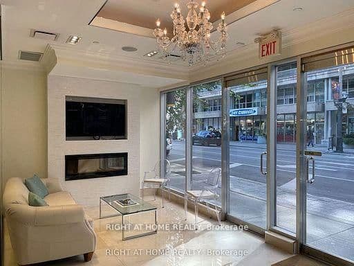 263 Wellington Street W, Unit 101 thumbnail 2