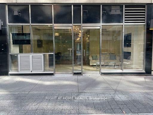 263 Wellington Street W, Unit 101 thumbnail 3