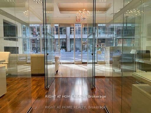 263 Wellington Street W, Unit 101 thumbnail 6