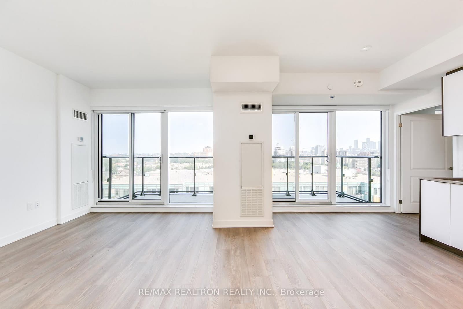 #1402 - 543 Richmond Street W