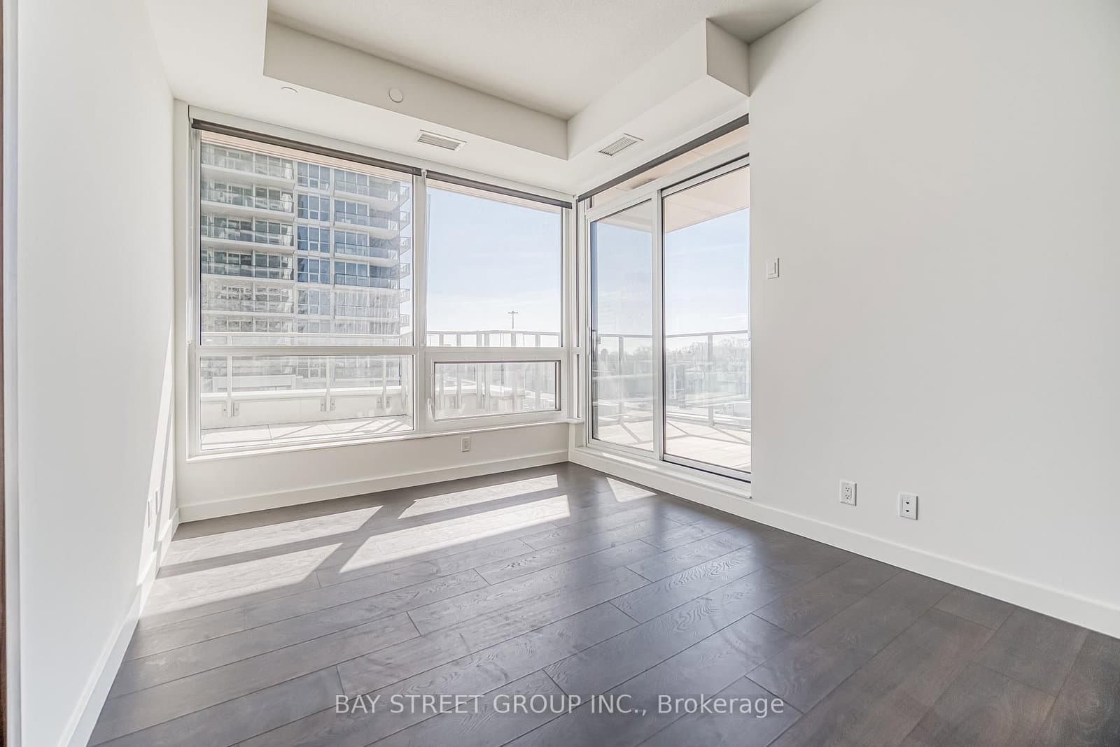 27 McMahon Drive, Unit 602 thumbnail 12