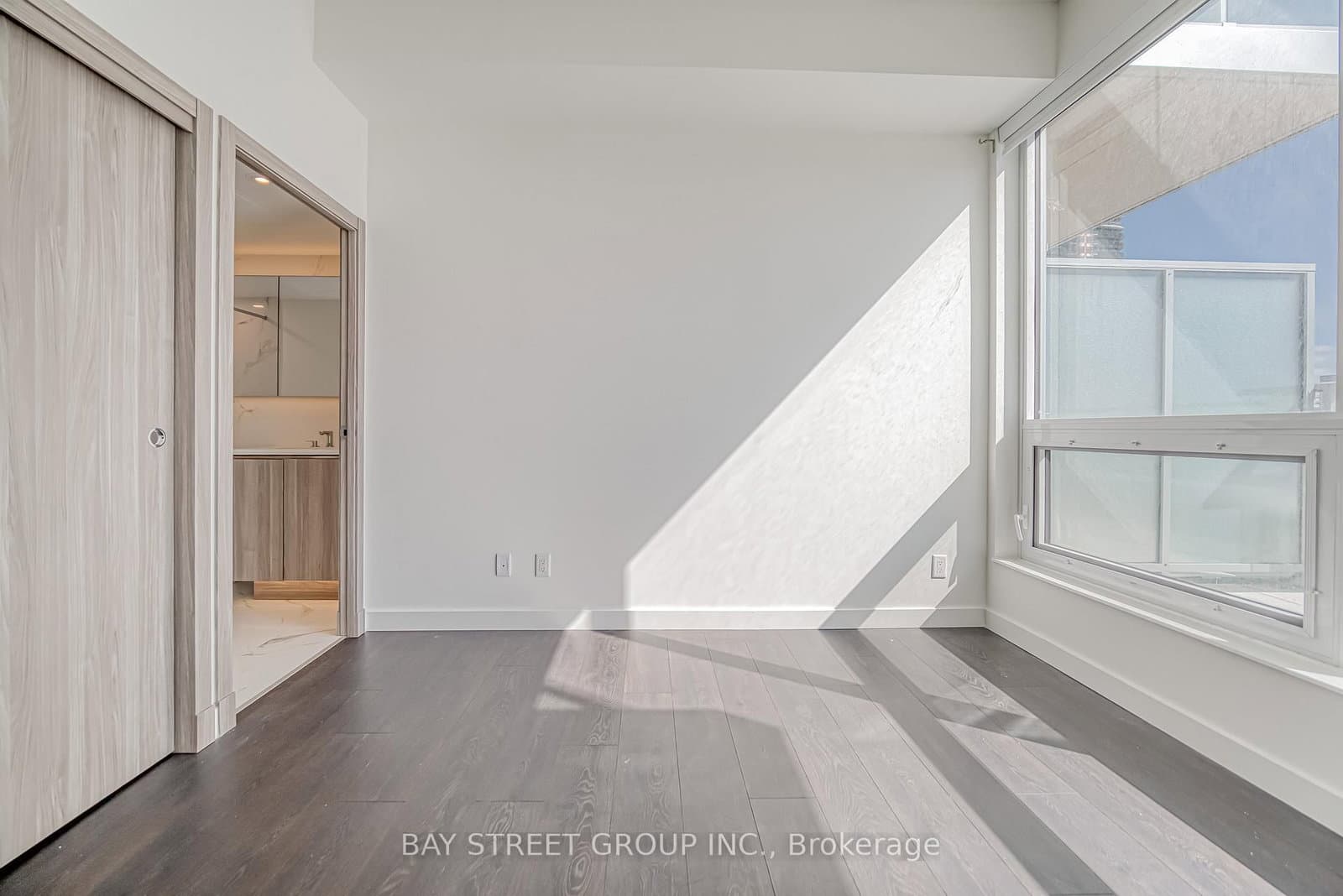 27 McMahon Drive, Unit 602 thumbnail 14