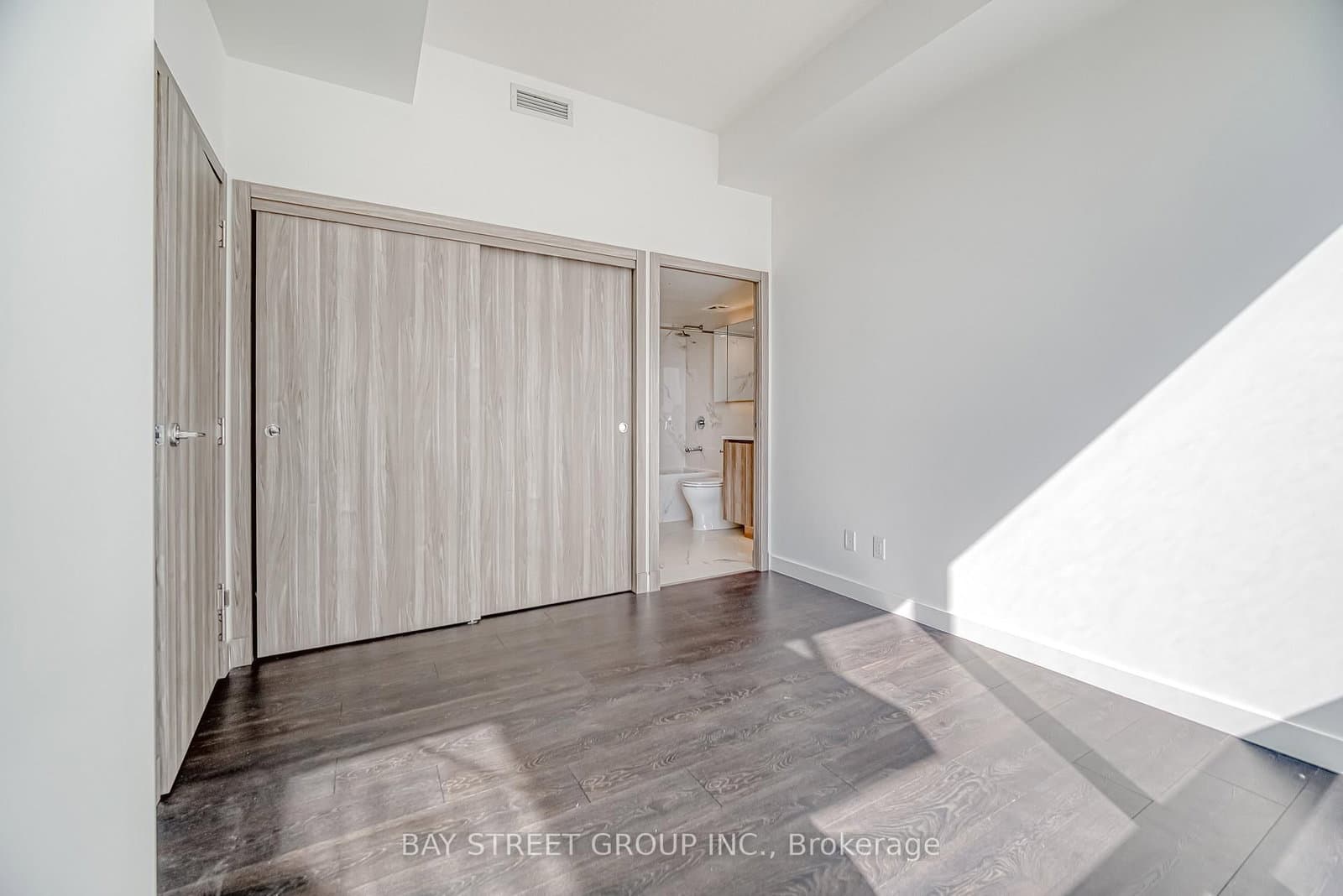 27 McMahon Drive, Unit 602 thumbnail 16