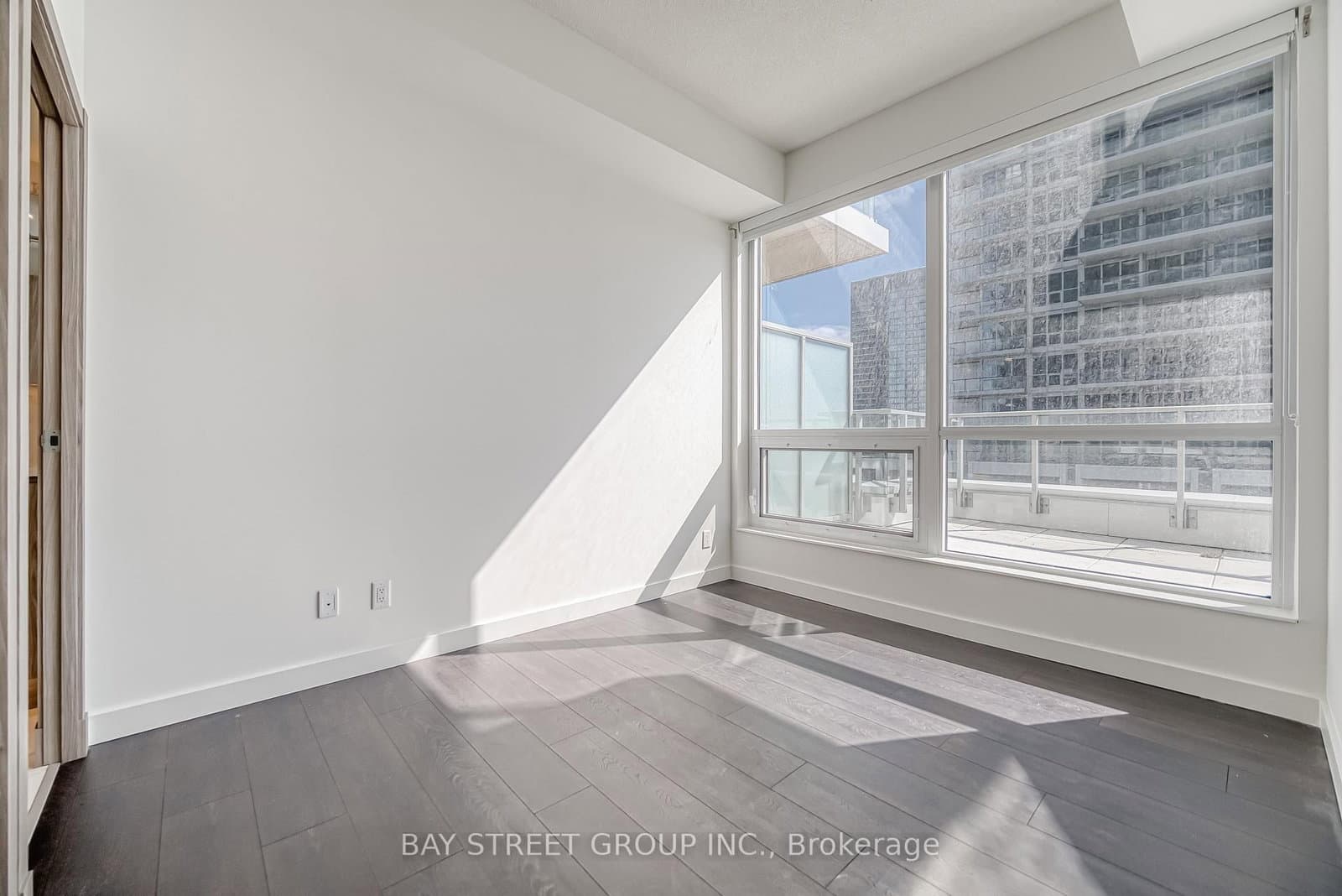 27 McMahon Drive, Unit 602 thumbnail 17