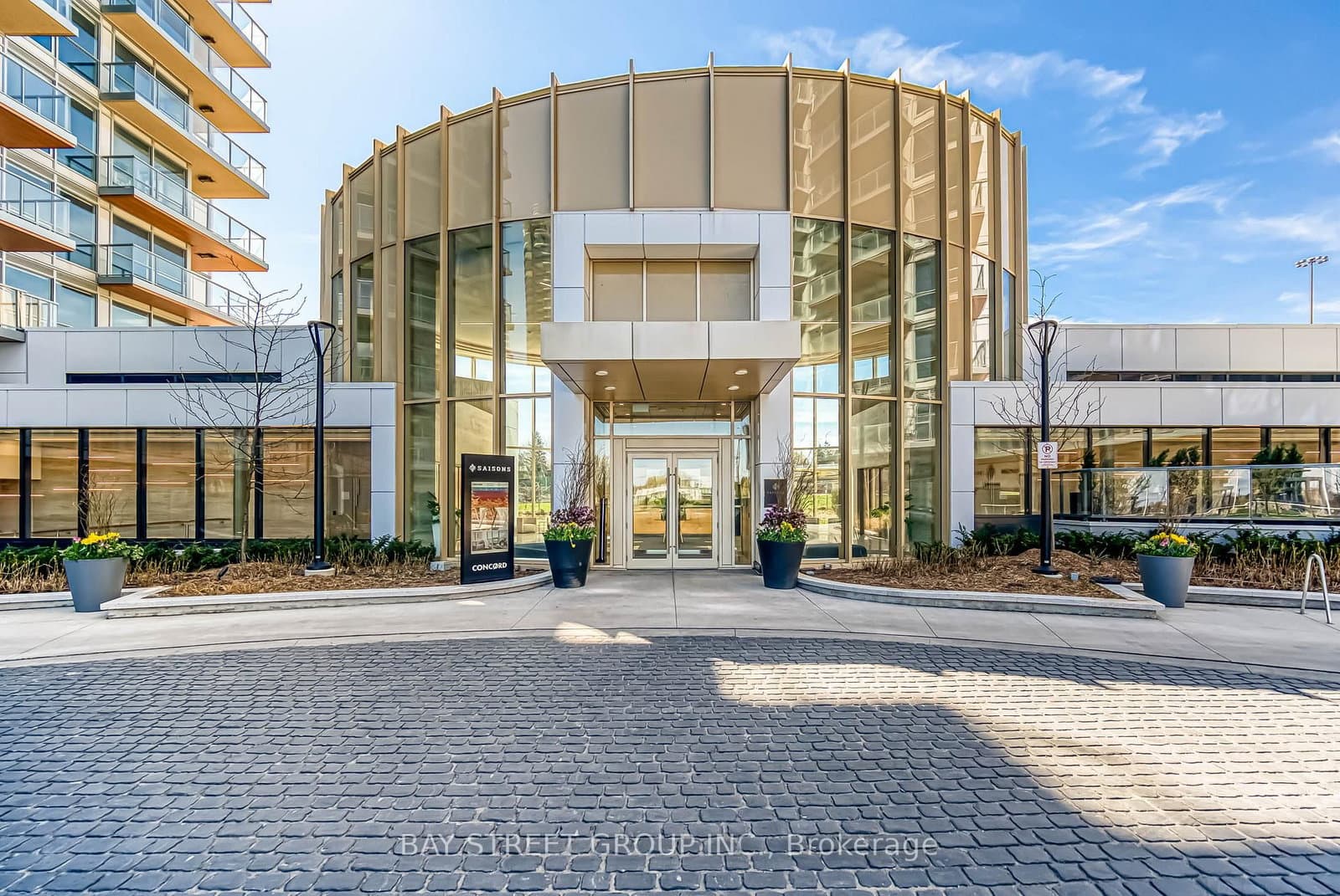 27 McMahon Drive, Unit 602 thumbnail 2