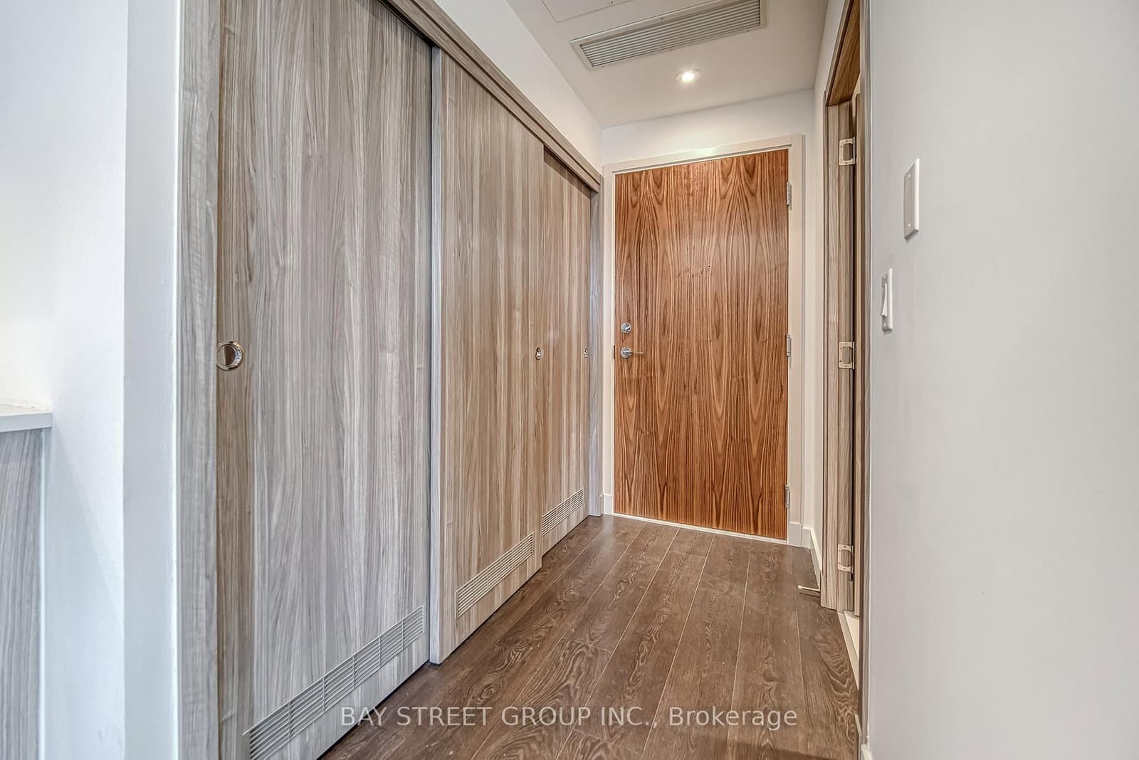 27 McMahon Drive, Unit 602 thumbnail 3