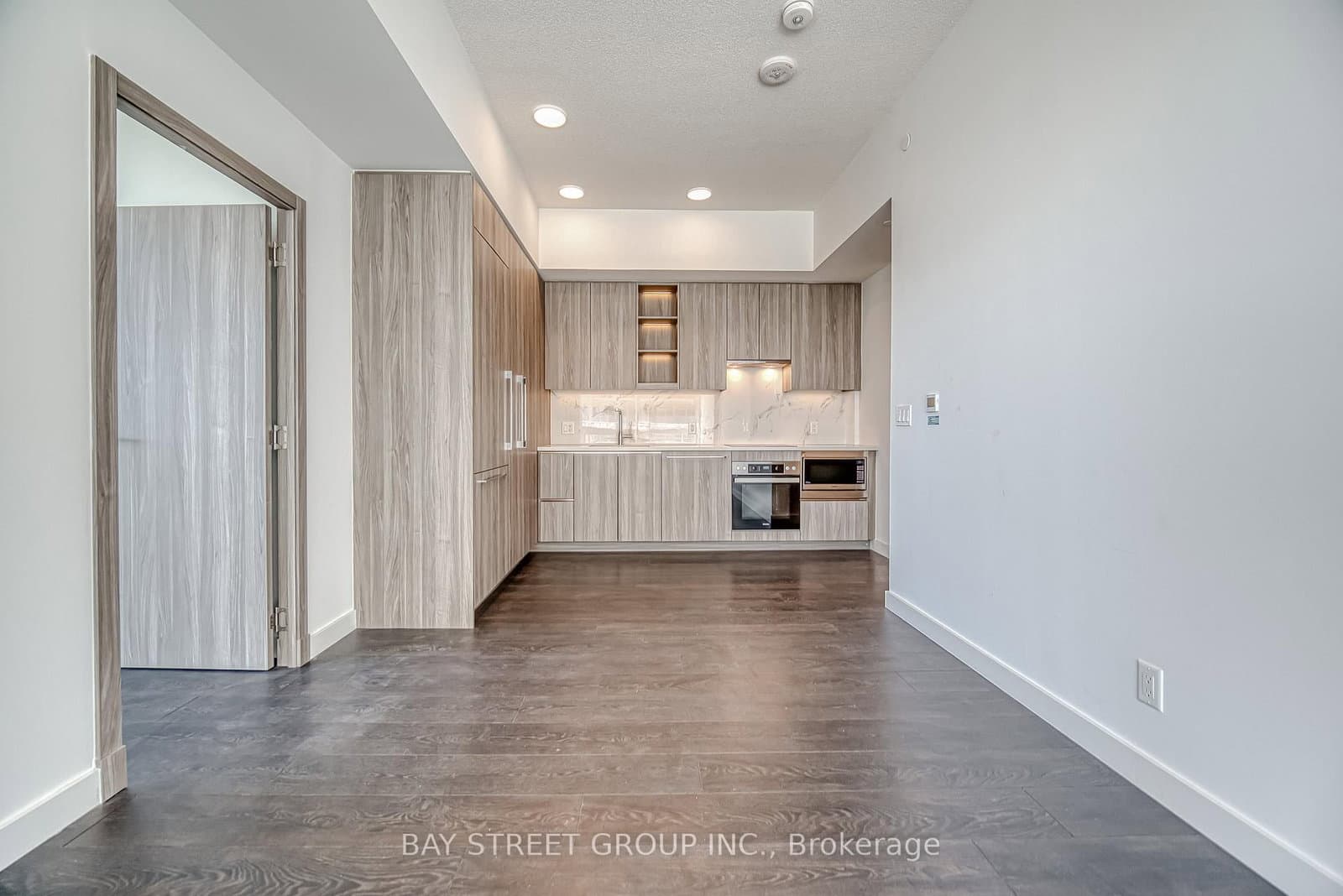 27 McMahon Drive, Unit 602 thumbnail 4