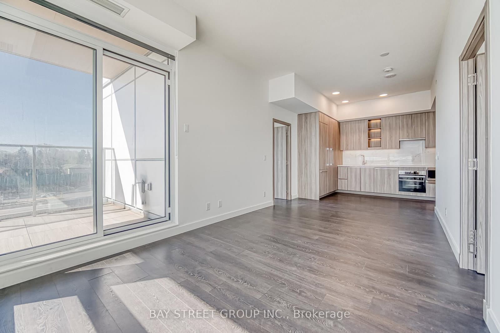 27 McMahon Drive, Unit 602 thumbnail 5