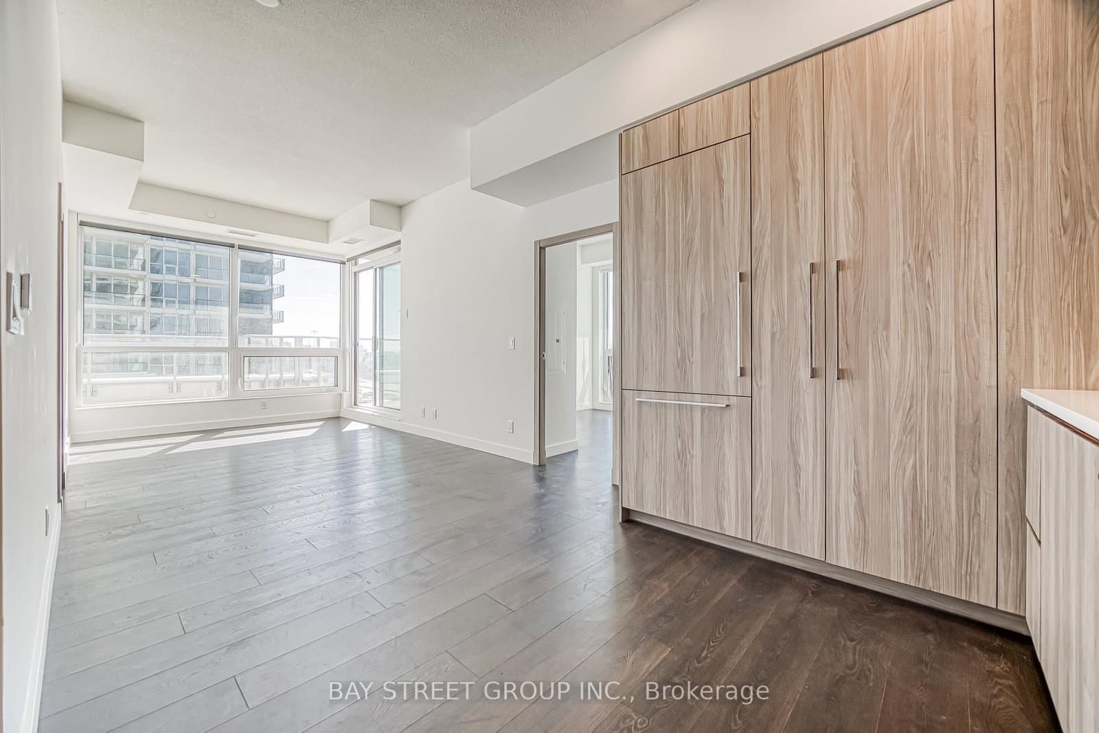 27 McMahon Drive, Unit 602 thumbnail 6