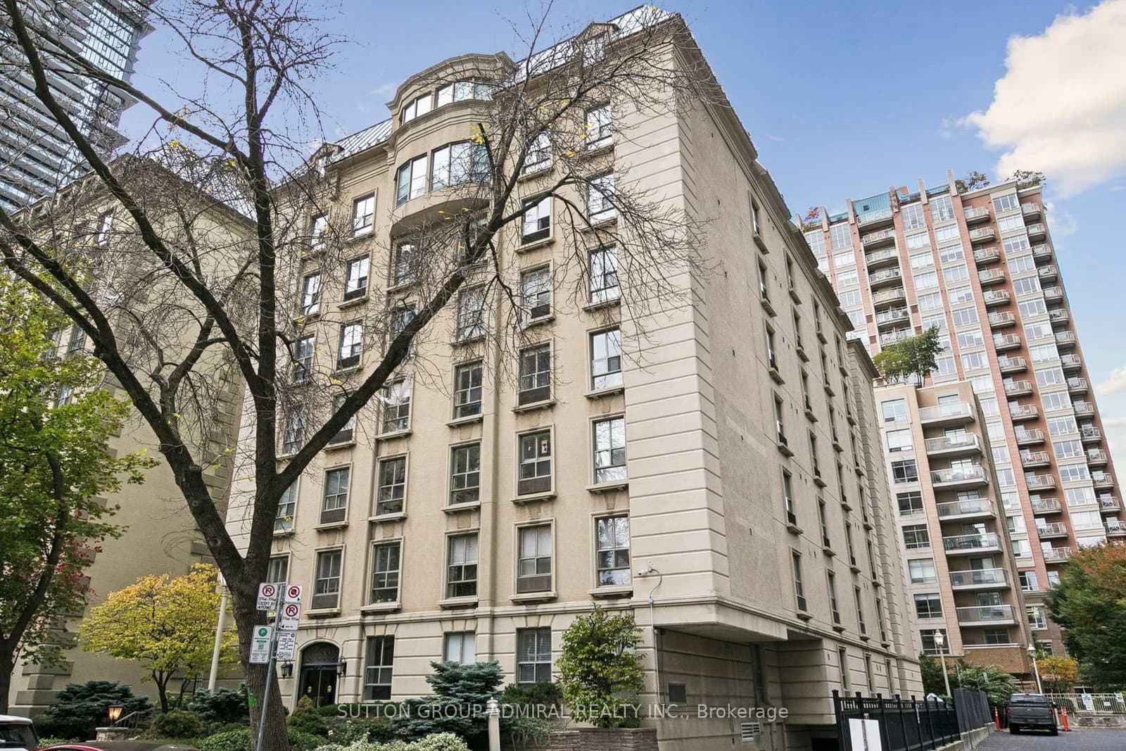 88 Charles Street E, Unit 305 thumbnail 5