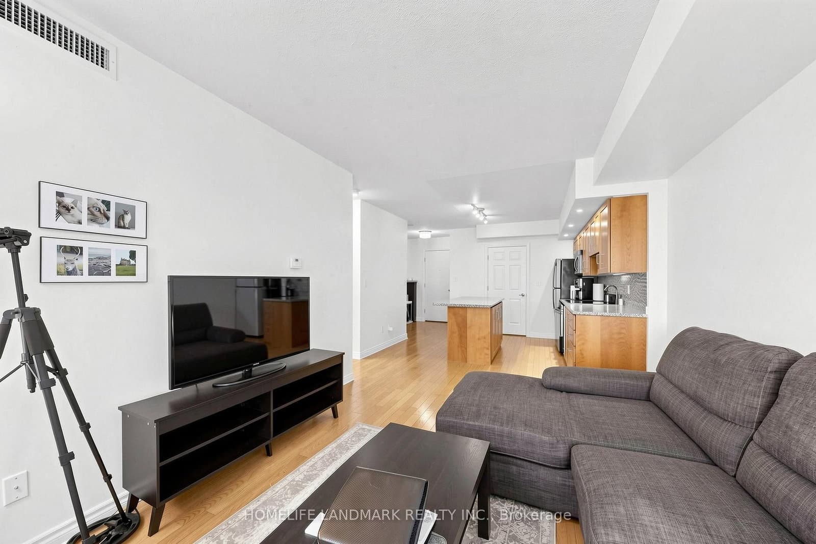 270 wellington Street W, Unit 1124 thumbnail 10