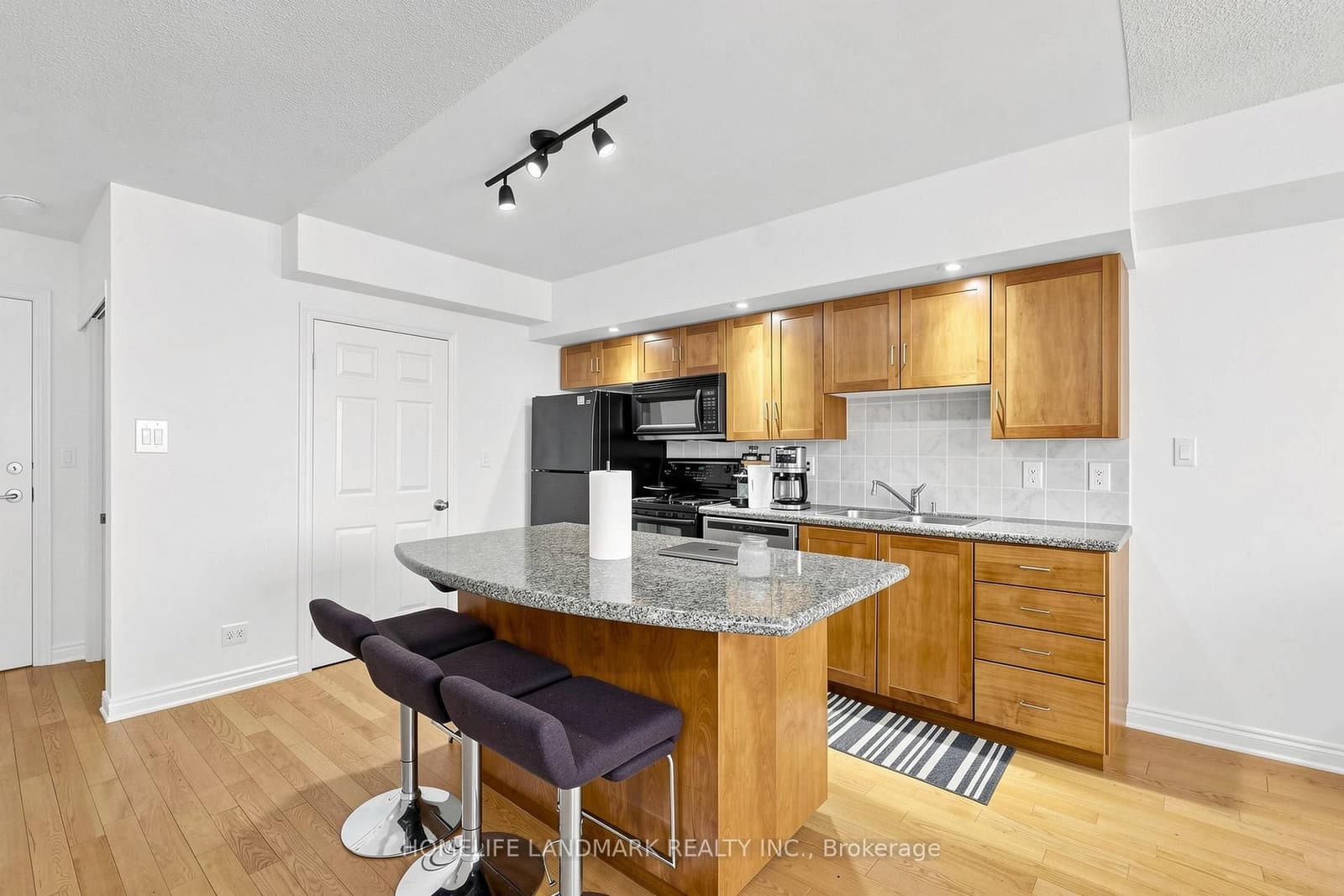 270 wellington Street W, Unit 1124 thumbnail 13
