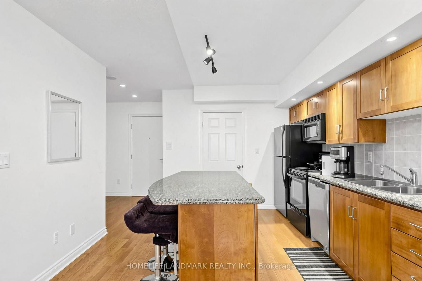 270 wellington Street W, Unit 1124 thumbnail 14