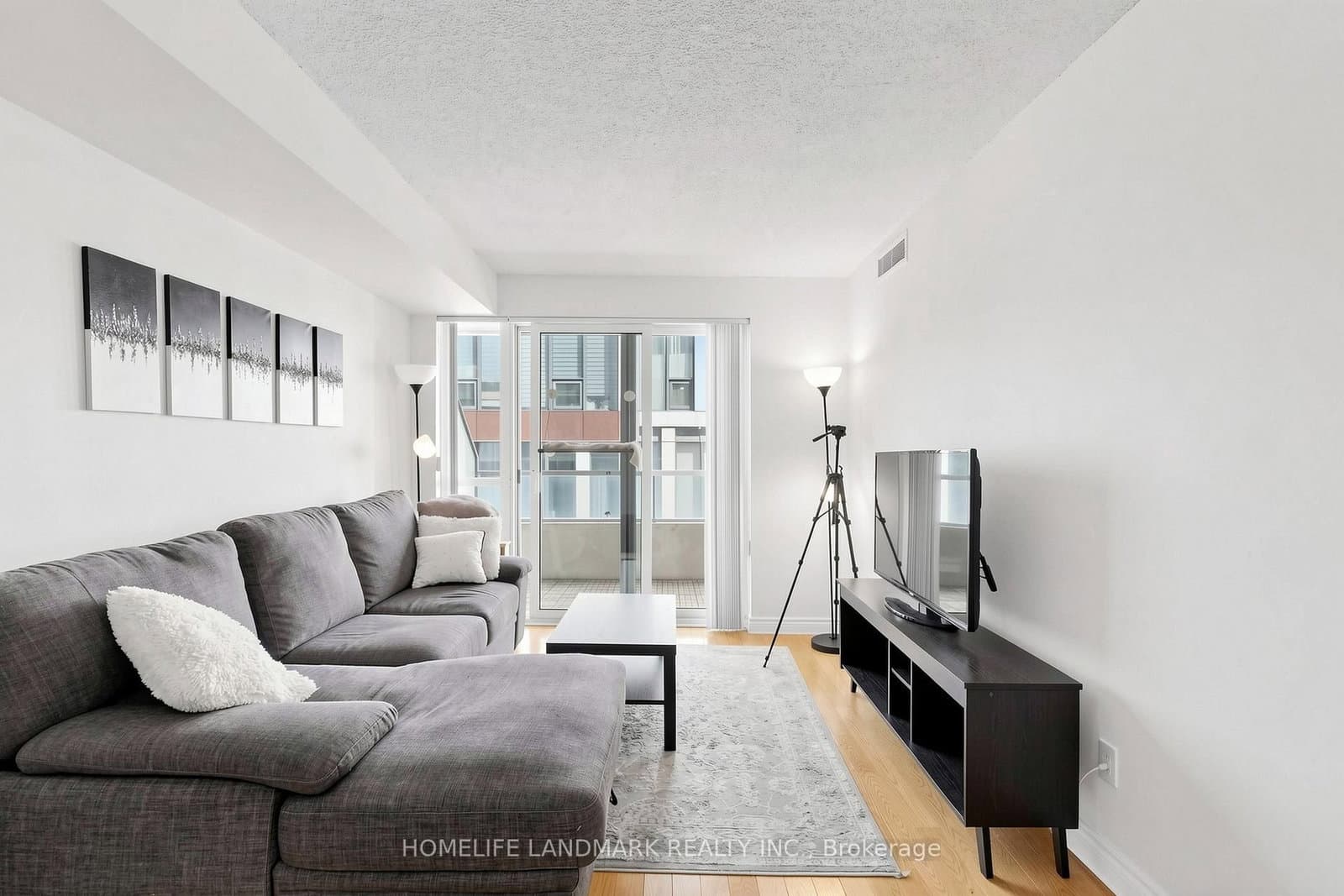 270 wellington Street W, Unit 1124 thumbnail 5