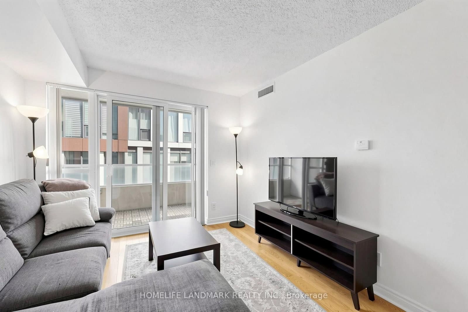 270 wellington Street W, Unit 1124 thumbnail 6