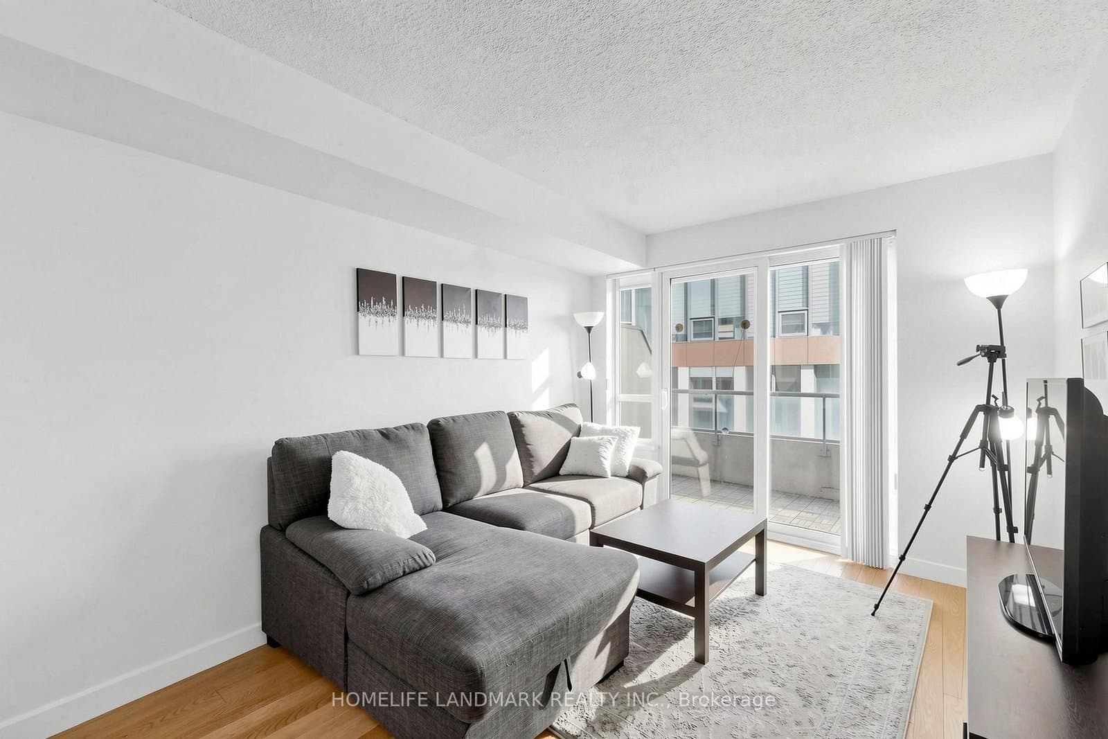 270 wellington Street W, Unit 1124 thumbnail 7