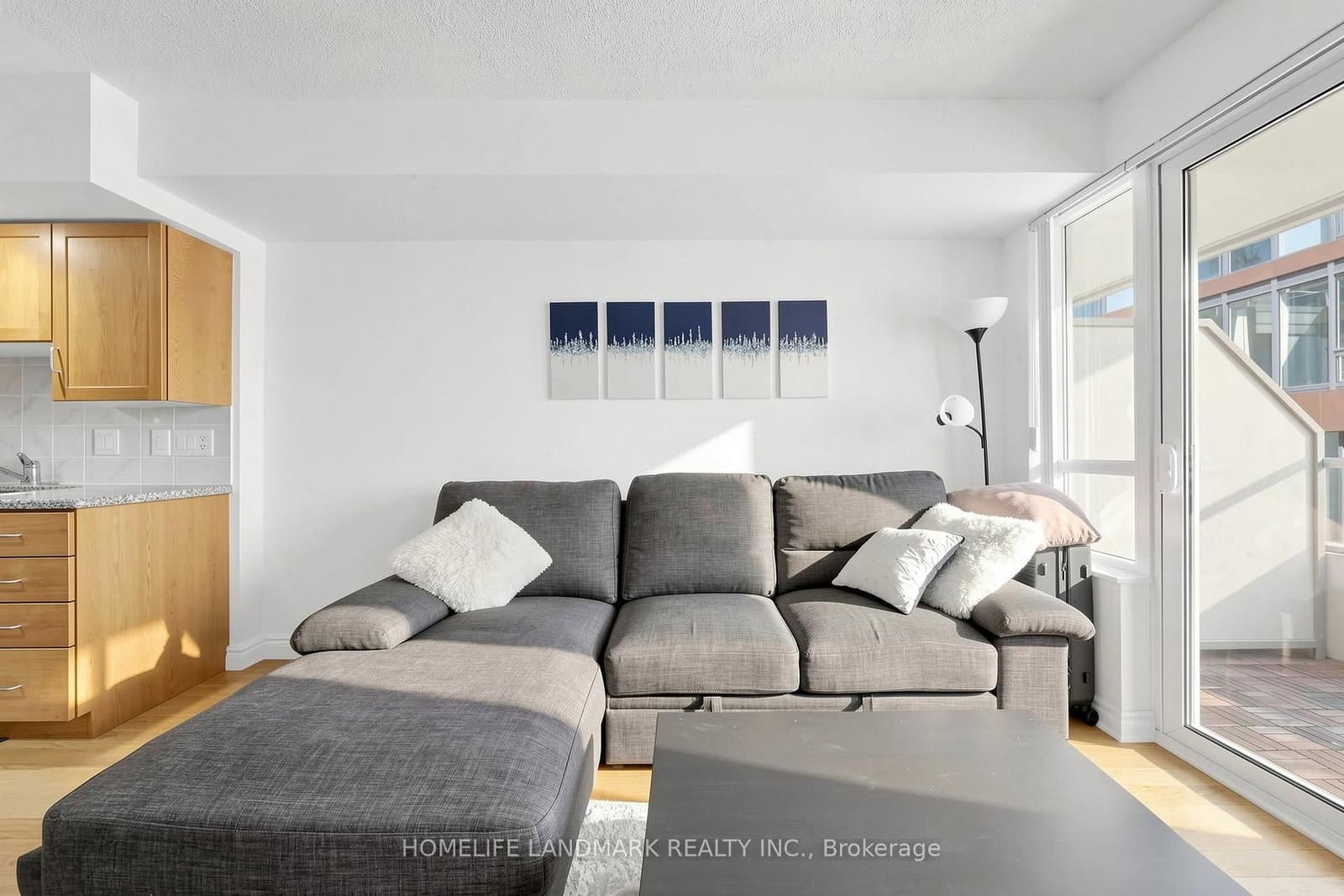 270 wellington Street W, Unit 1124 thumbnail 8