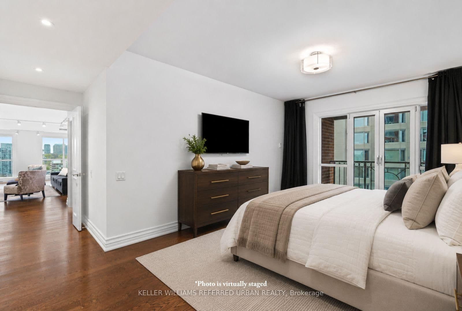 38 Avenue Road, Unit 1802 thumbnail 13