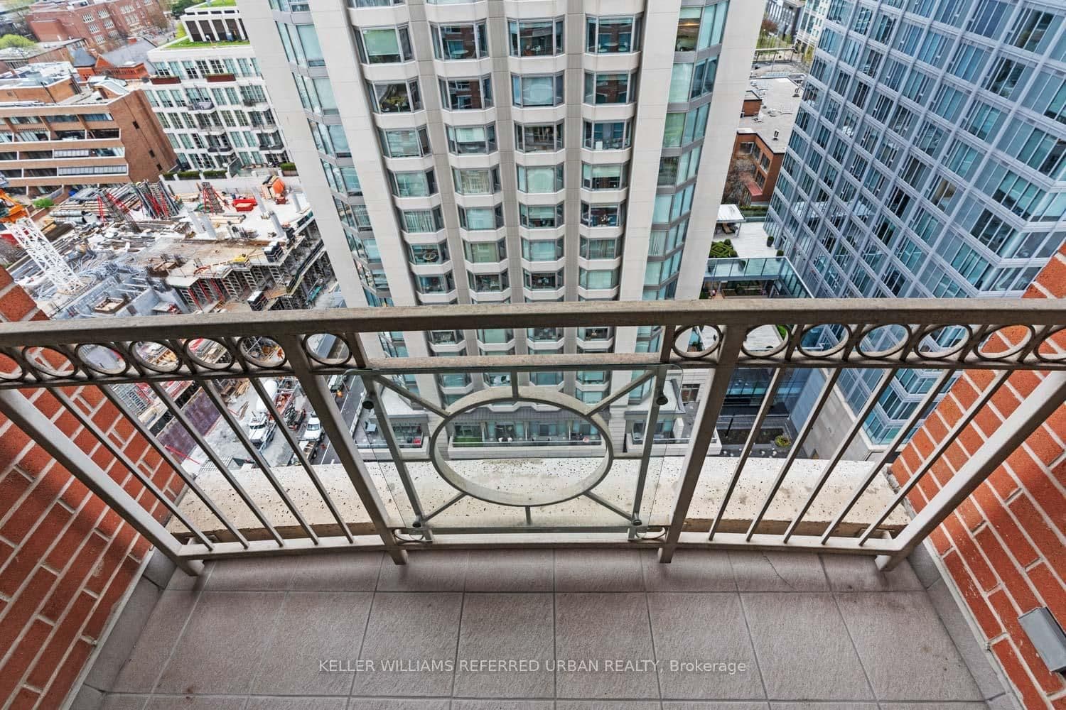 38 Avenue Road, Unit 1802 thumbnail 15