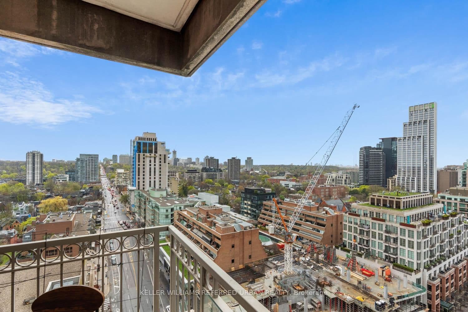 38 Avenue Road, Unit 1802 thumbnail 30