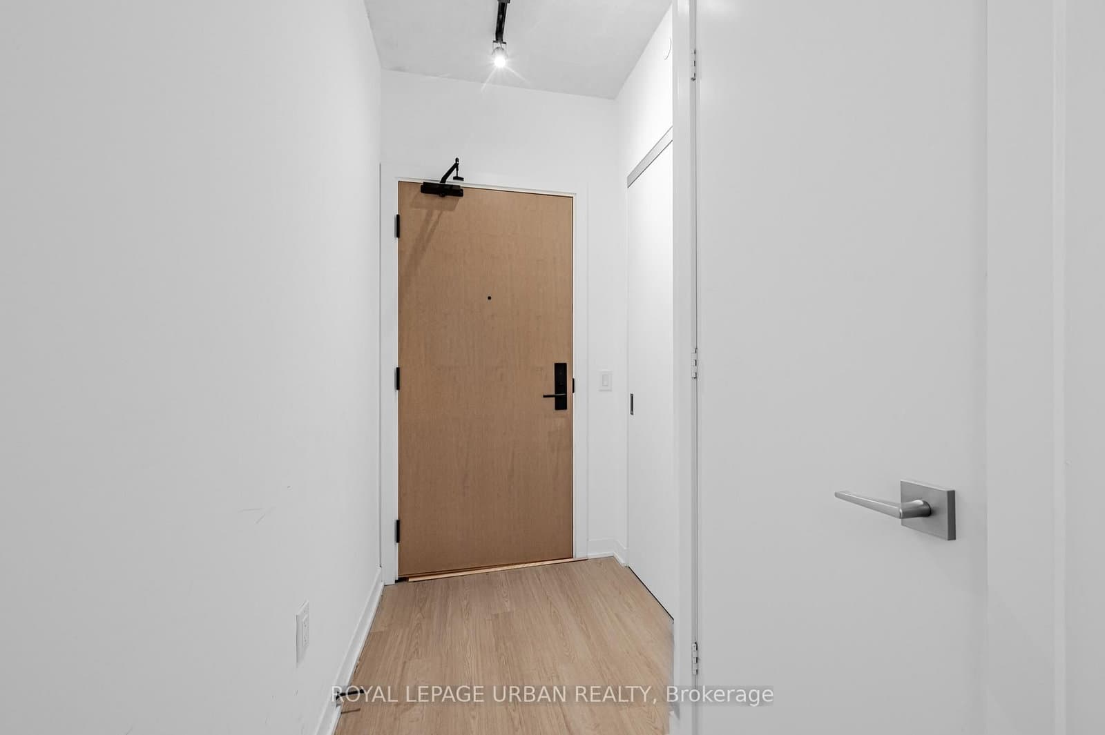 195 McCaul Street, Unit 521 thumbnail 6