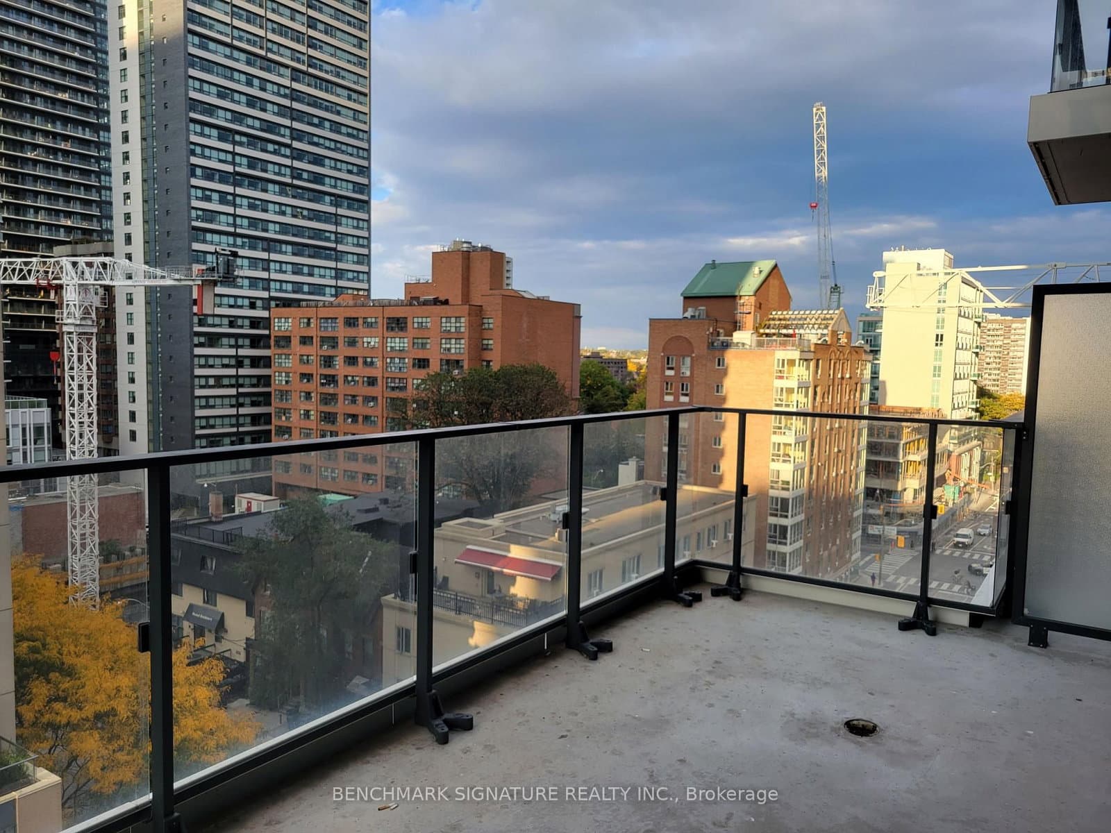 #911 - 77 Shuter Street