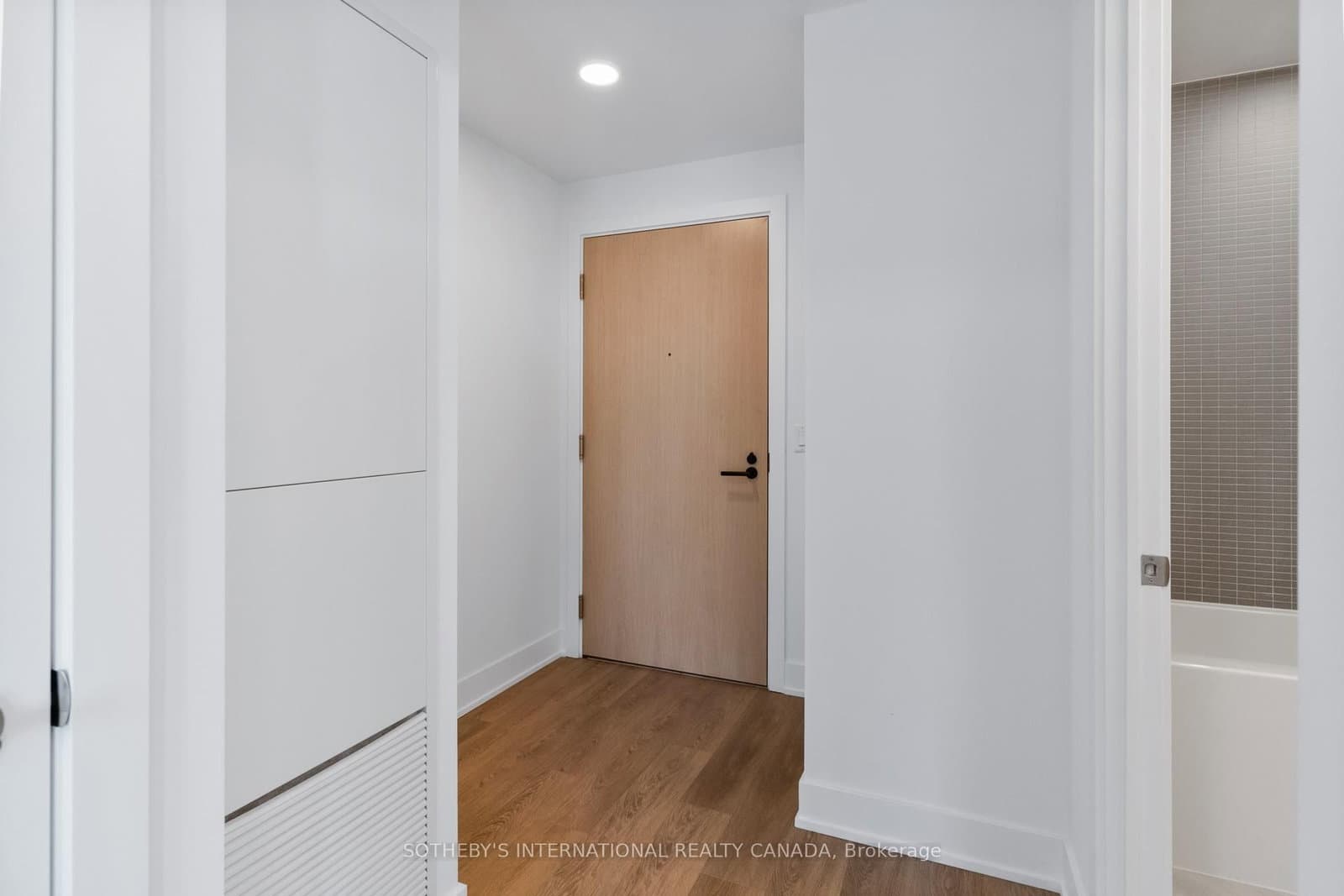 200 Redpath Avenue, Unit 1605