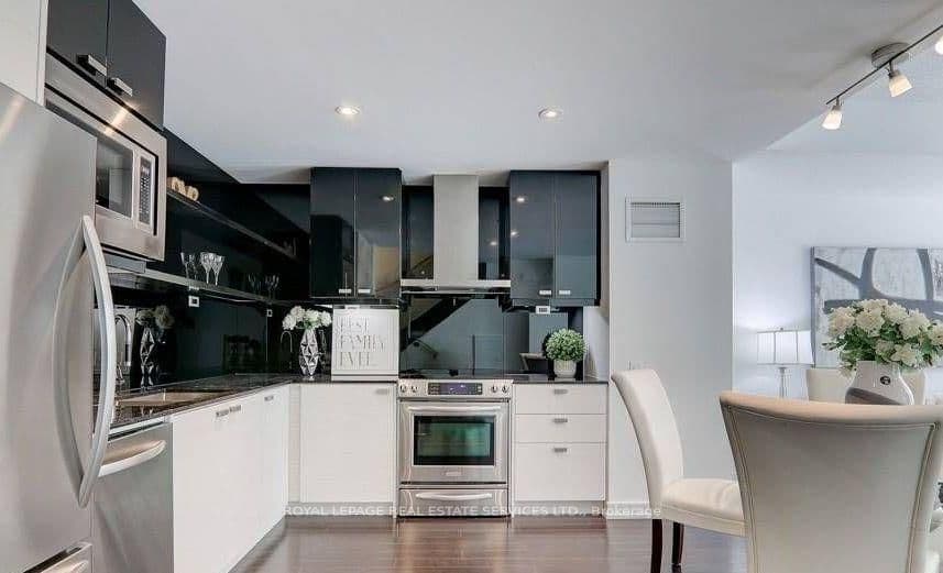 121 Mcmahon Drive, Unit TH7 thumbnail 8
