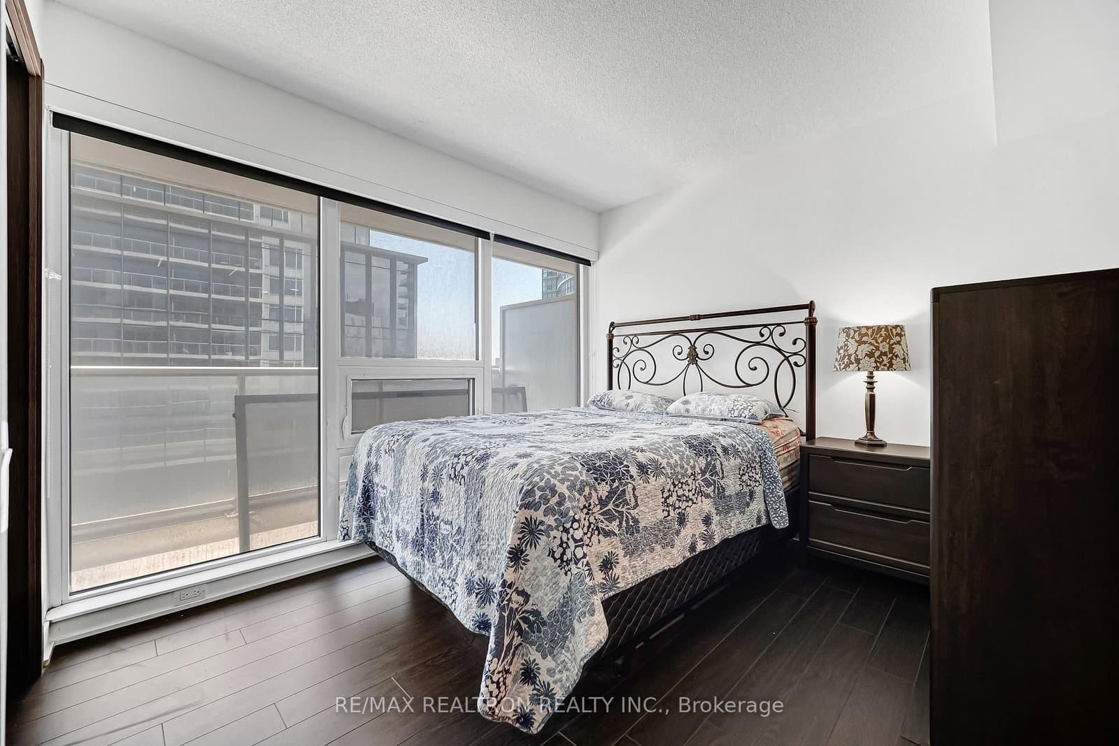 19 Bathurst Street, Unit 811 thumbnail 18