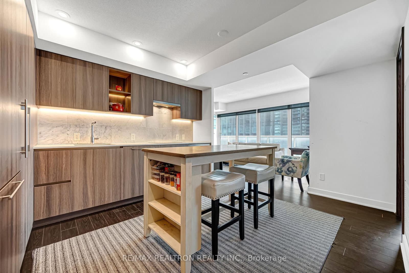 19 Bathurst Street, Unit 811 thumbnail 2