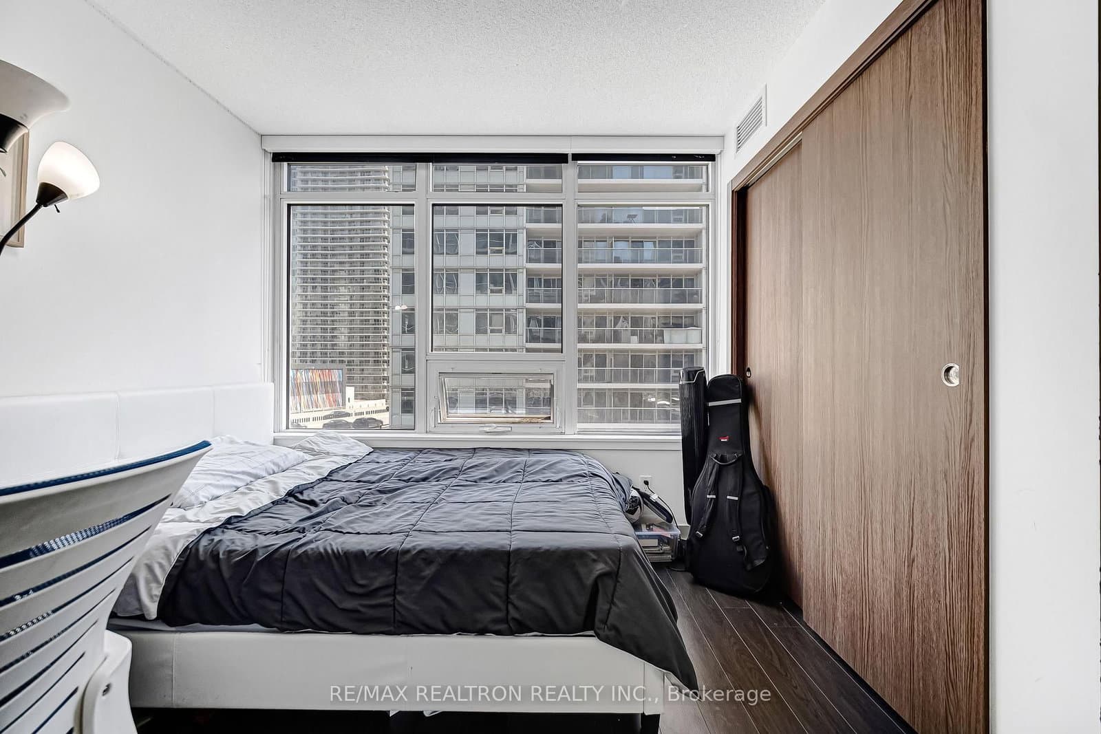 19 Bathurst Street, Unit 811 thumbnail 22