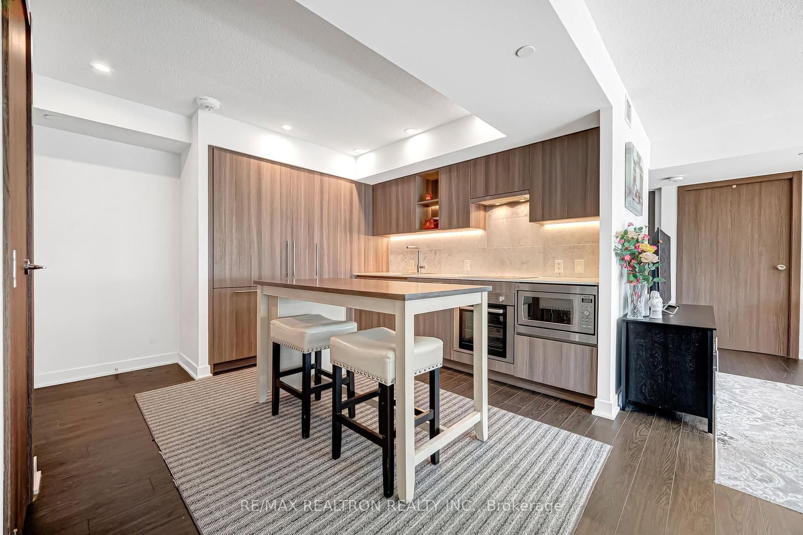 19 Bathurst Street, Unit 811 thumbnail 3