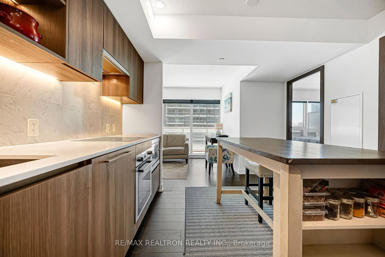 19 Bathurst Street, Unit 811 thumbnail 5