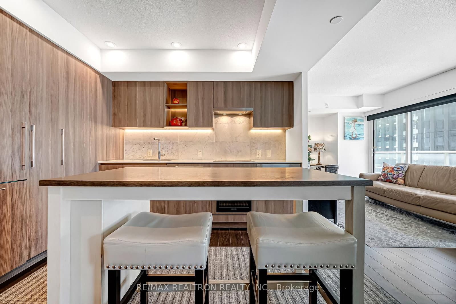 19 Bathurst Street, Unit 811 thumbnail 6