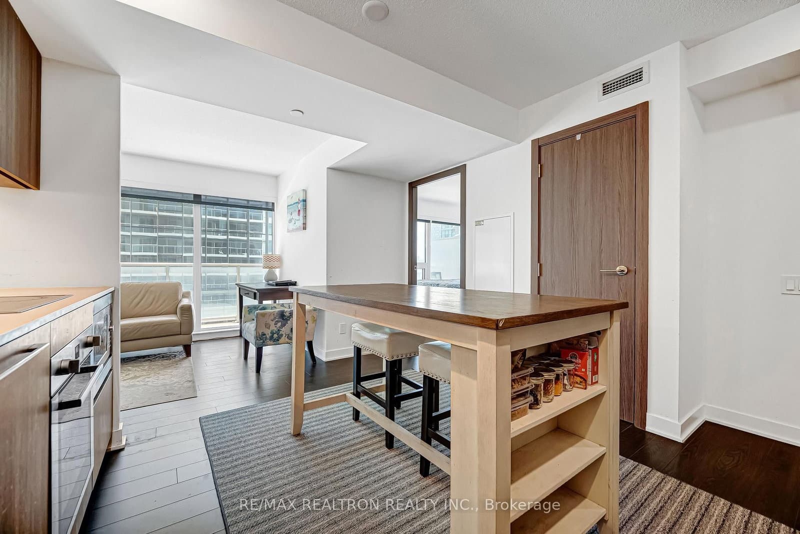 19 Bathurst Street, Unit 811 thumbnail 8