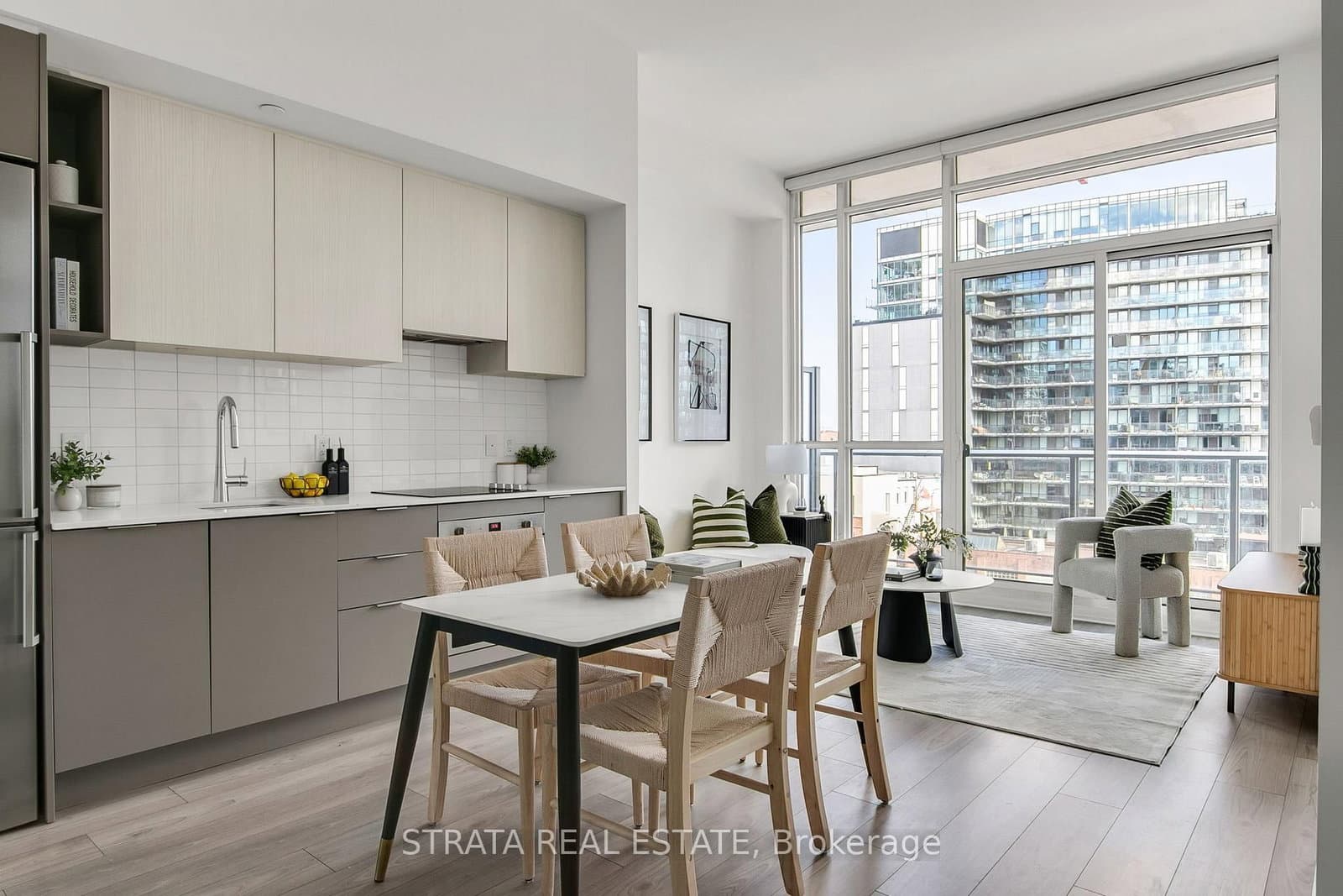 #616 - 120 Parliament Street