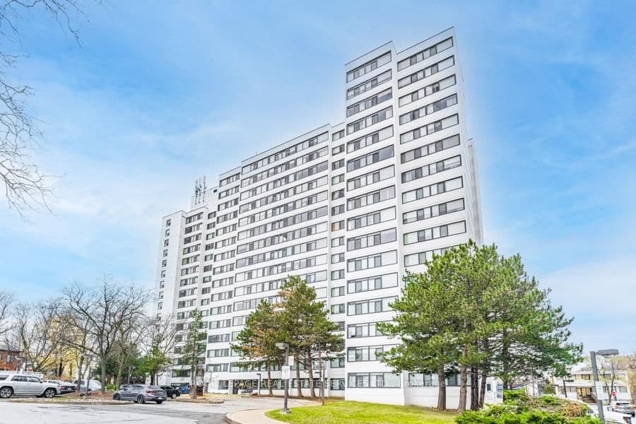 #706 - 3000 Bathurst Street