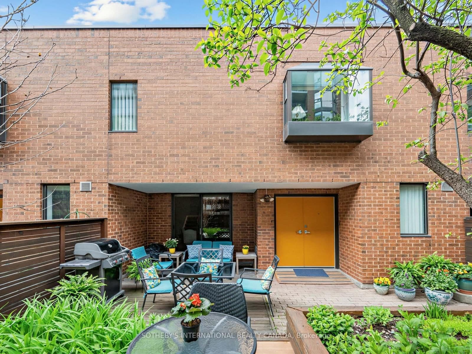 #Th. 2 - 188 Spadina Avenue
