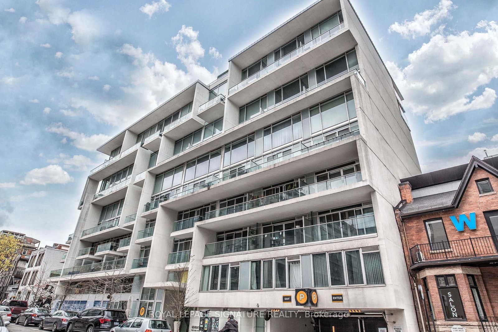 #306 - 75 Portland Street