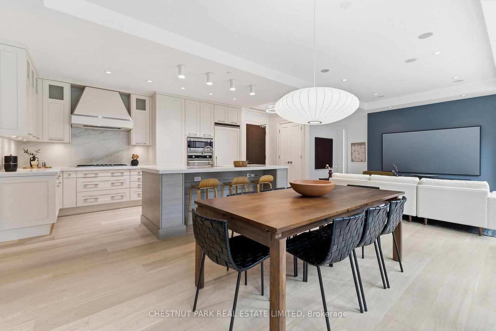 #1002 - 77 Charles Street W