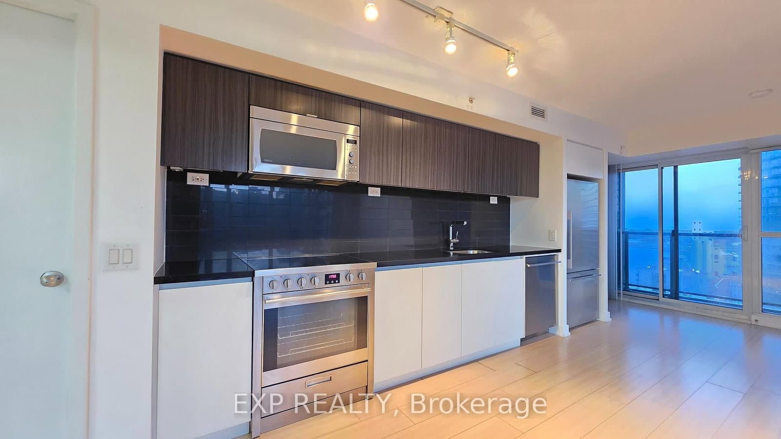#2206 - 85 Queens Wharf Road