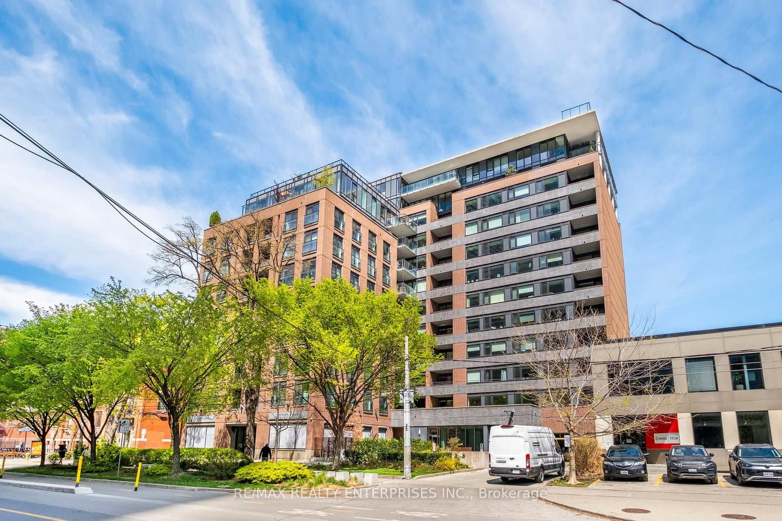 #605 - 400 Wellington Street W