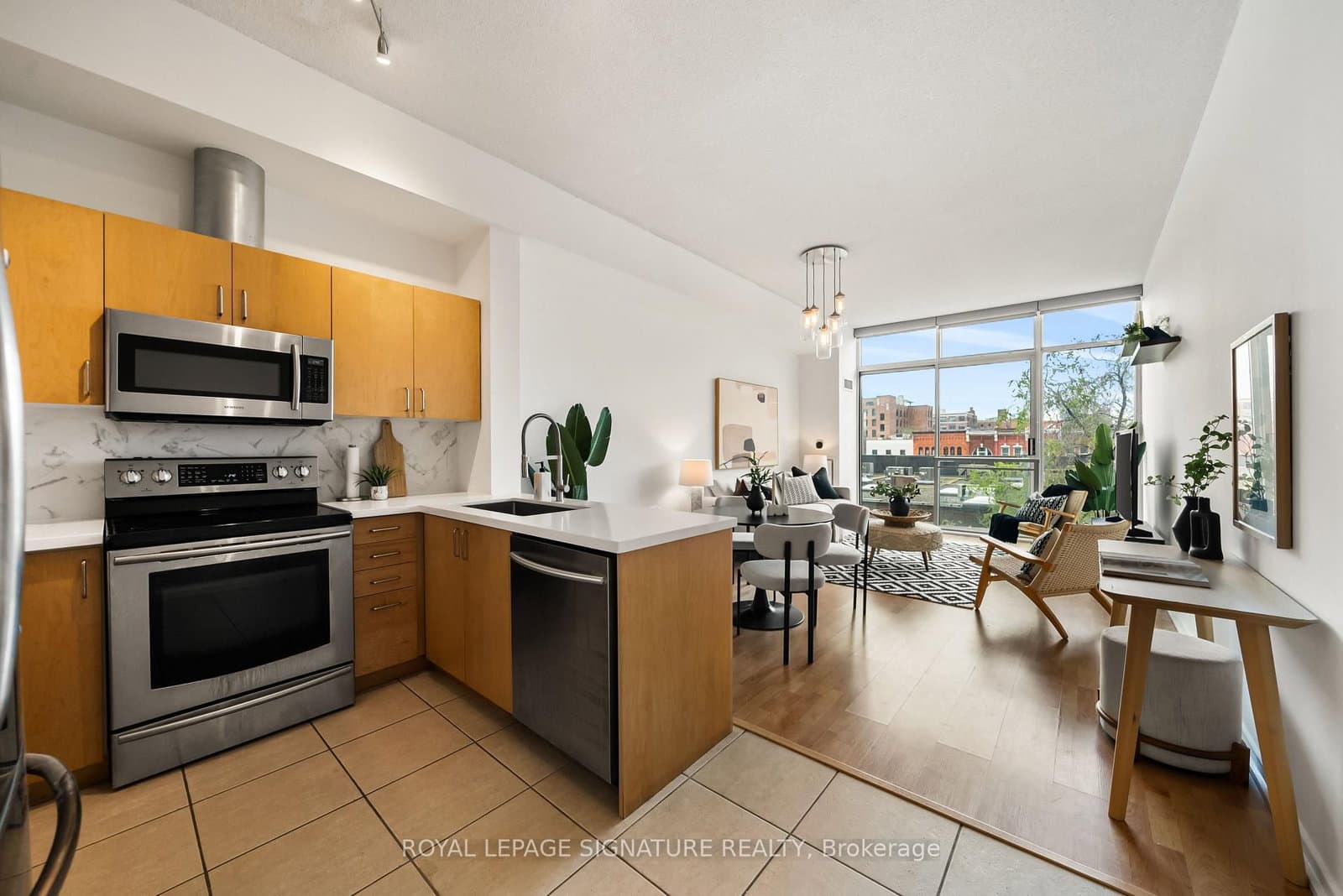 #423 - 388 Richmond Street W