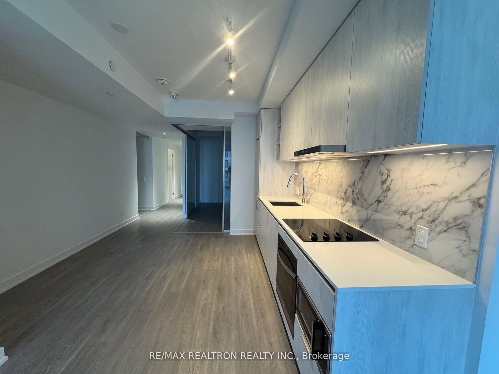 8 Wellesley Street W, Unit 806 thumbnail 10