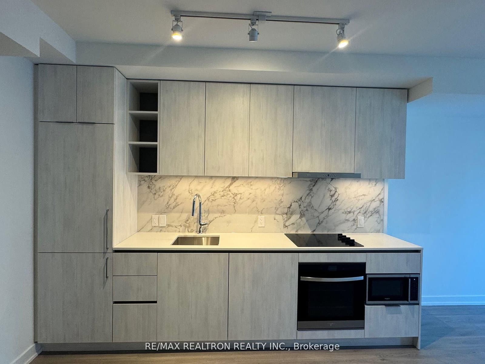 8 Wellesley Street W, Unit 806 thumbnail 12