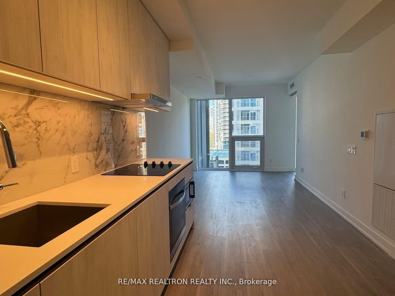 8 Wellesley Street W, Unit 806 thumbnail 14