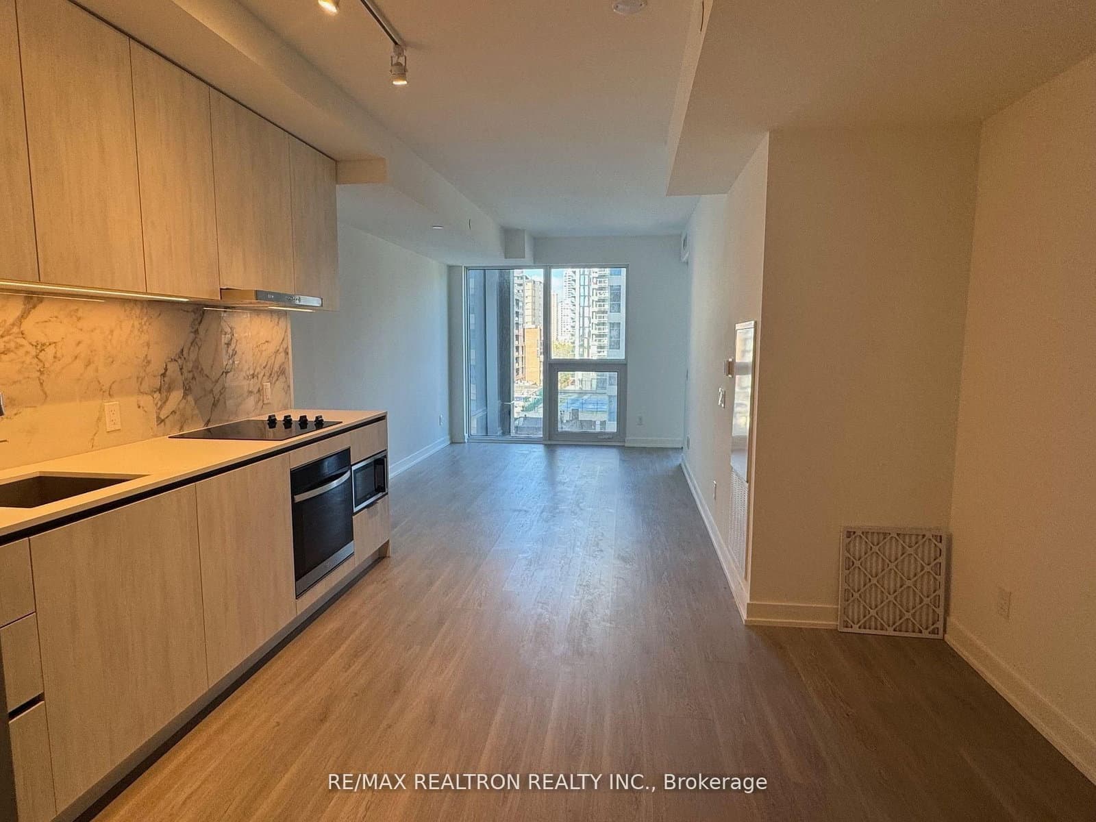 8 Wellesley Street W, Unit 806 thumbnail 15