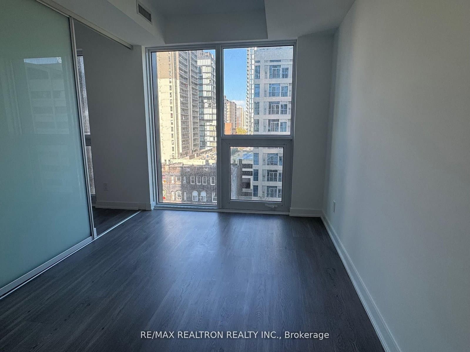 8 Wellesley Street W, Unit 806 thumbnail 17