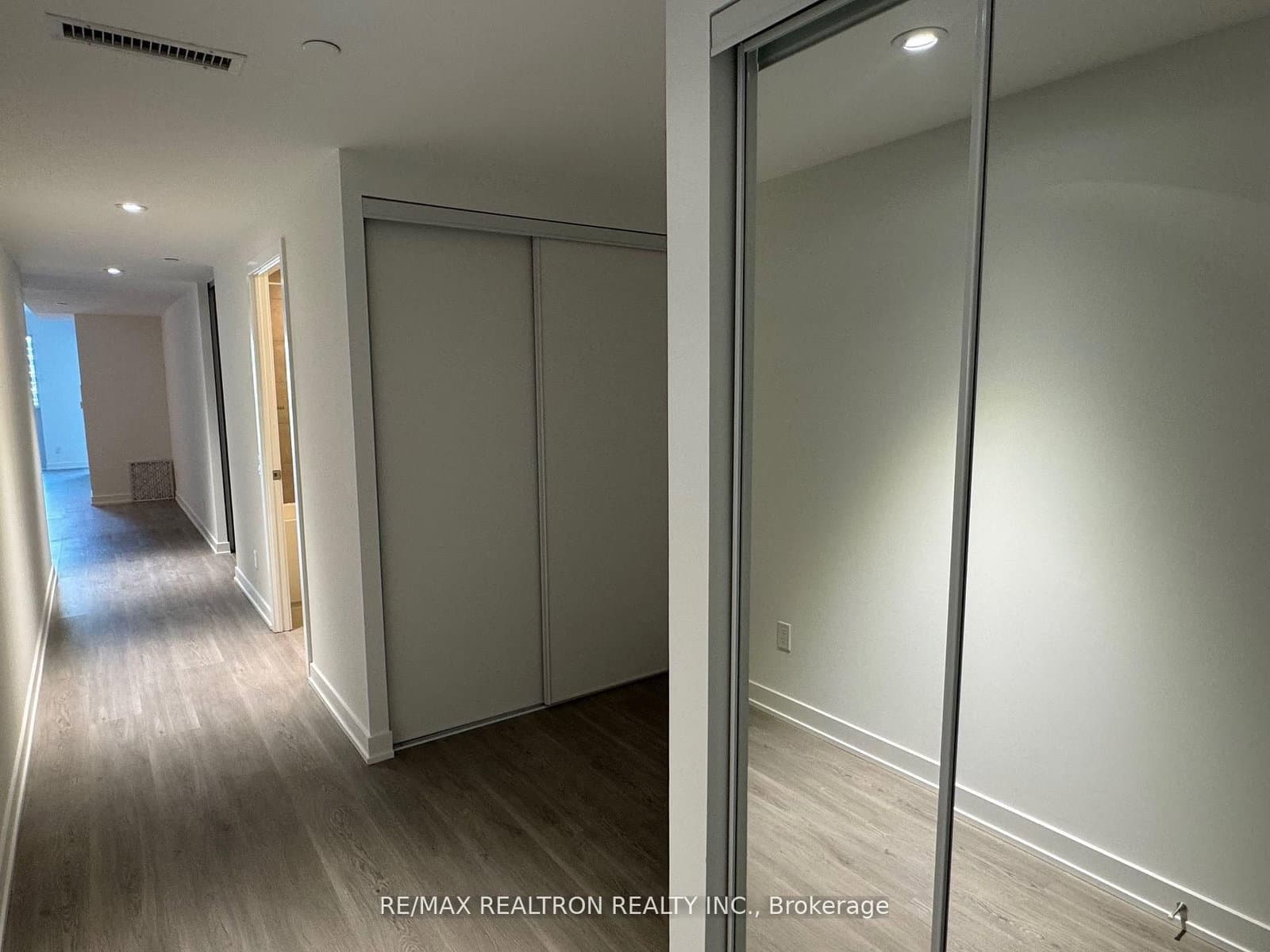 8 Wellesley Street W, Unit 806 thumbnail 9